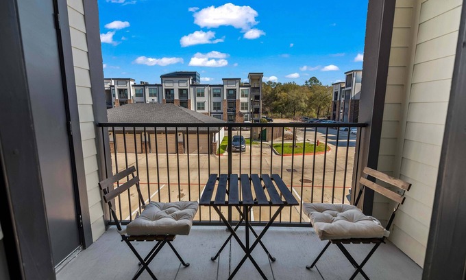 Aldine Apartment | 2br 2ba located mins away fro IAH Airport