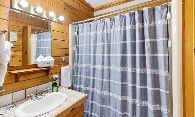 Fancy Gap Cabin | 2BR Cabin with Jacuzzi and Mountain Views - Cabin 5