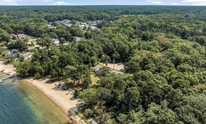 Mashpee House | 2BR Cozy Family Retreat on Sandy Beach