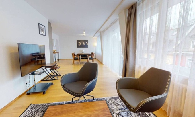Sihlfeld Apartment | 2BR flat in the city center (West 12)