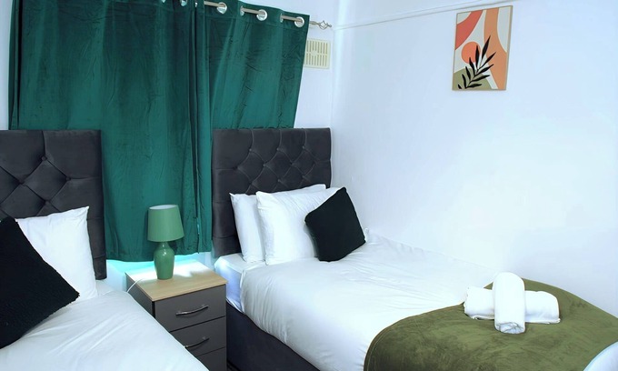 Birmingham House | 2Br House, Sleeps 5, Parking, Contractors&Families
