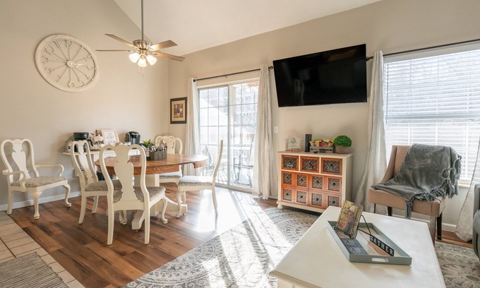 Table Rock Condo | 2BR ~ Near The Strip ~ Trophy Fishing Nearby ~ FREE TICKETS INCLUDED! (FC57-6)