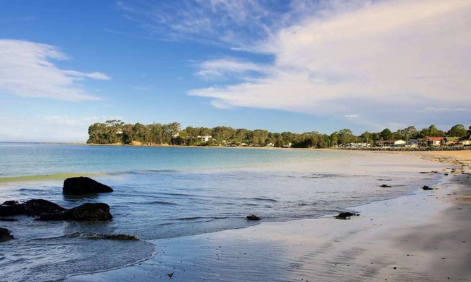 Batehaven Apartment | 2BR Ocean Front on Casey's Beach!