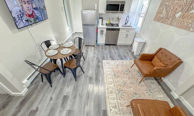 North Ironbound Apartment | 2Br Smart Apart near Airport
