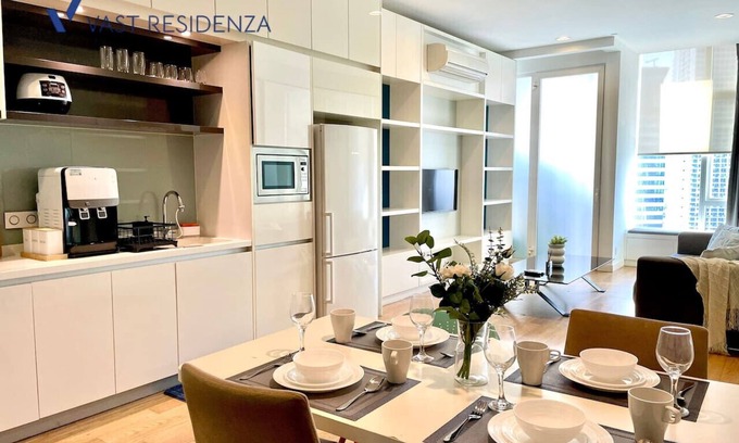 Kuala Lumpur City Centre Apartment | 2BR Suite 8 mins to KLCC w/Nflx & Free Parking