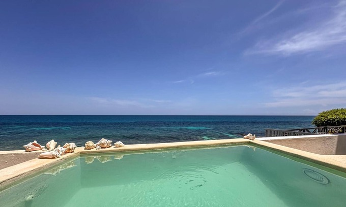 Colonia Meteorologico Condo | 2BR w/Private Ocean View Dipping Pool