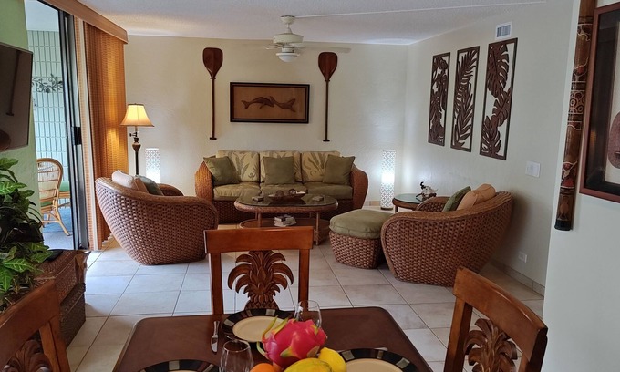 Kahaluu Bay Condo | 2br White Sands Village condo right at the beach
