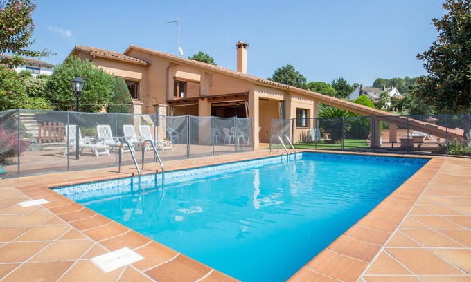 Puigventos Villa | 2CIP01-10pax - House with capacity for 10 people and private pool located in a quiet area