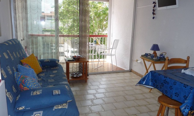 Saint-Pierre-la-Mer Apartment | 2minutes from the beach, 4-person apartment, close to shops