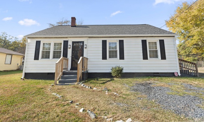 Greensboro House | 2QN Beds Near Hwy 29 Fast WiFi