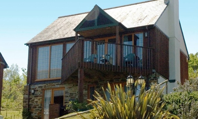 Saltash Cottage | 3 B/R home near St Mellion(free golf)- stunning views, gym & pool membership inc