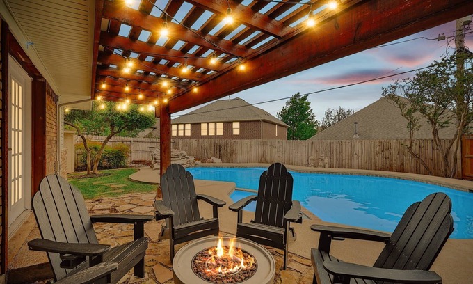 Irving House | 3-BD Backyard Oasis w Pool, Patio, Firepit