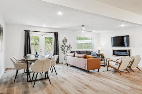 Irving House | 3-BD - Fully Remodeled Convenient & Spacious