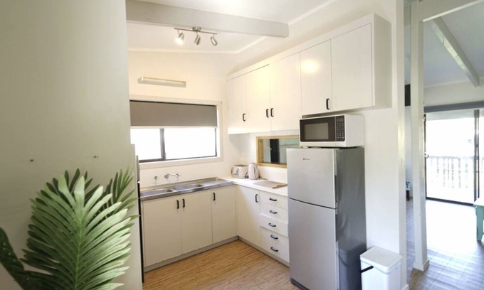 Malua Bay House | 3 BDR house with spa, walking distance to Malua Bay beach