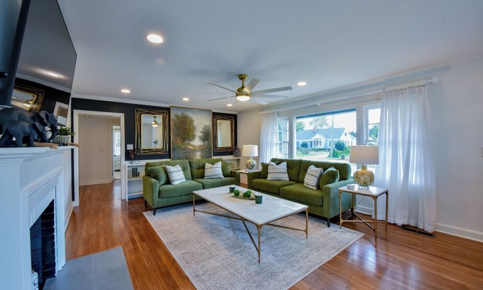 Tuscaloosa House | 3-bed, 3-bath home - 2 miles from Bryant Denny Stadium. Perfect for football!