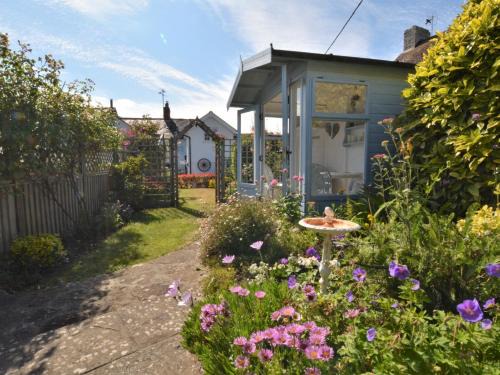 Bridport House | 3 Bed in Burton Bradstock DC055