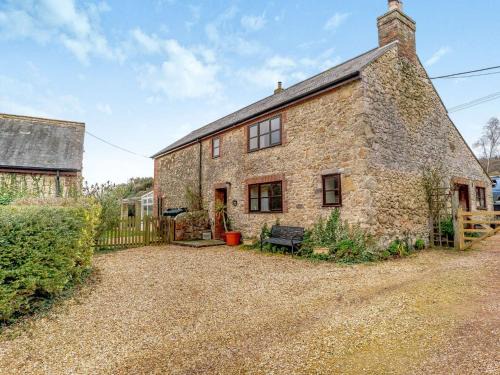 Newport House | 3 bed in Carisbrooke IC037