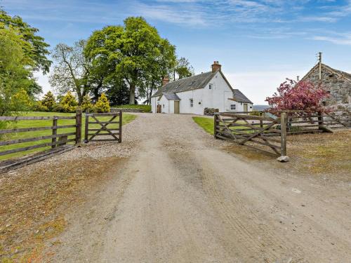 Kirriemuir House | 3 Bed in Kirriemuir 37440