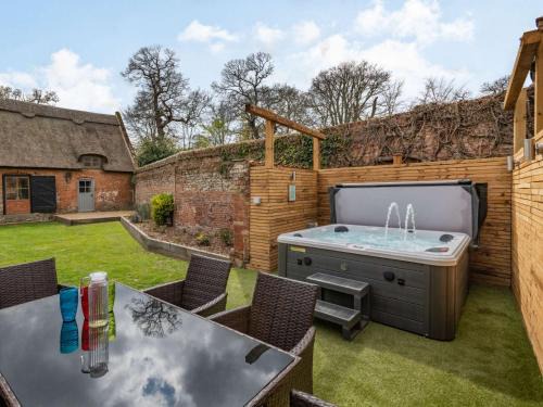 Irstead House | 3 Bed in Wroxham 86387