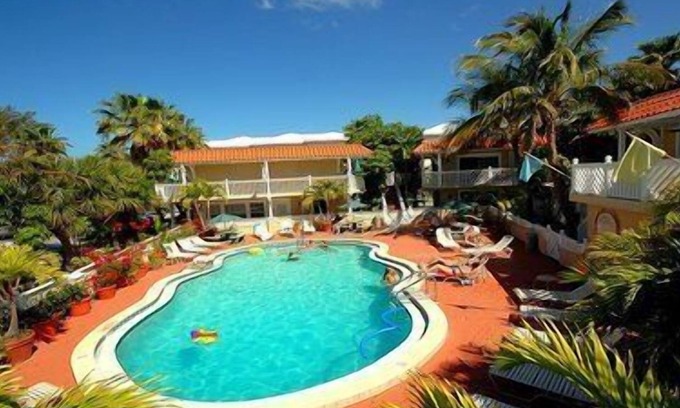 Bradenton Beach Hotel | 3 Bedroom 3 Bathroom Penthouse. Pet Friendly