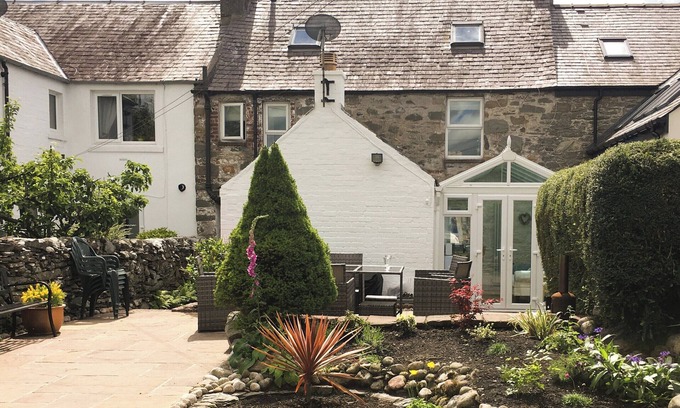 Gatehouse-of-Fleet Cottage | 3 bedroom accommodation in Gatehouse of Fleet
