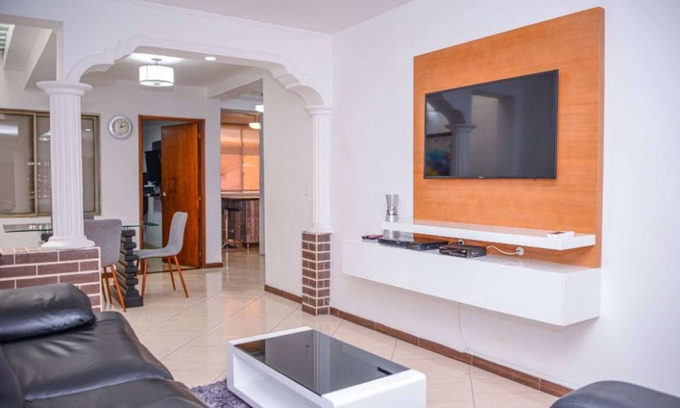 Zona Rosa Apartment | 3 Bedroom AC ALL KING BEDS HOT TUB Enclosed Patio AC 2 blocks Lleras
