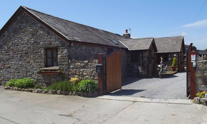 Crynant Cottage | 3 bedroom accommodation in Ilston, Gower, Swansea