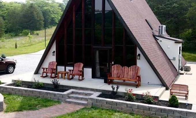 Taylorsville Cabin | 3-bedroom cabin just 30 minutes from The Outlet Shoppes of the Bluegrass
