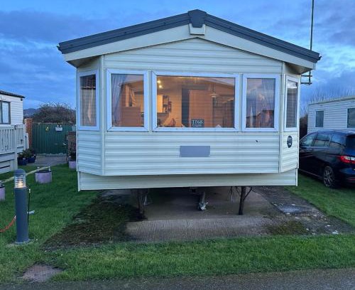 Rhyl Ski Chalet | 3 Bedroom Caravan - Sleeps 6 Pool & Garden