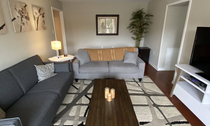 Herndon Condo | 3 Bedroom Condo near IAD and close walk to downtown Herndon!