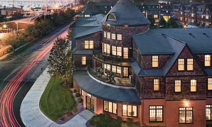 The Point Condo | 3 Bedroom Deluxe Condo, Sleeps 8, in Downtown Newport, Long Wharf Resort!