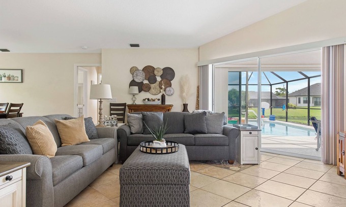 Pebble Beach House | 3-bedroom Pool house in charming Rotonda West with AC/Wifi/BBQ/King Beds