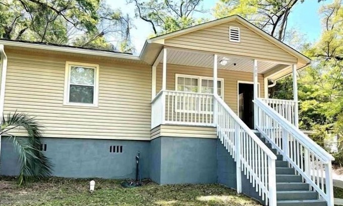 Griffin Heights Apartment | 3 Bedroom Single family 417005 by Houzlet