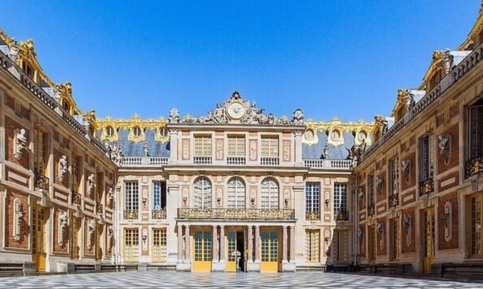 20th Arrondissement Apartment | 3 Bedroom Suite in Gambetta Paris With Aircon