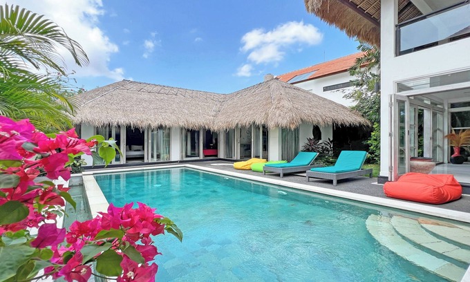 Padonan Villa | 3 bedroom villa with living enclosed - Canggu