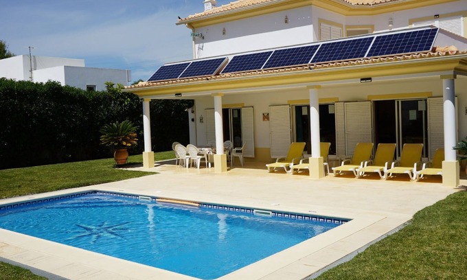 Branqueira Villa | 3 Bedrooms, 3 en-suite Bathrooms, Very Popular, Very Spacious, Air Conditioning Villa - 6-8 Persons