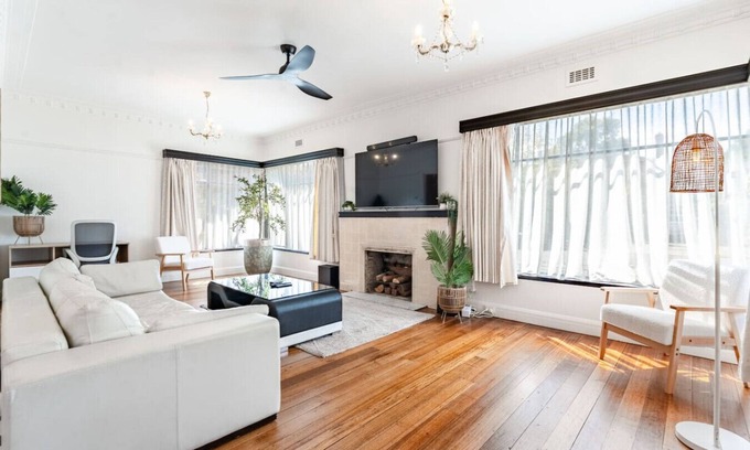 Lake Wendouree House | 3 Bedrooms By The Lake | Top Location