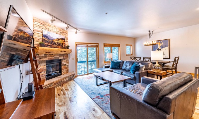 Four O'Clock Condo | 3 blocks to Main, Ski or Hike In/Out
