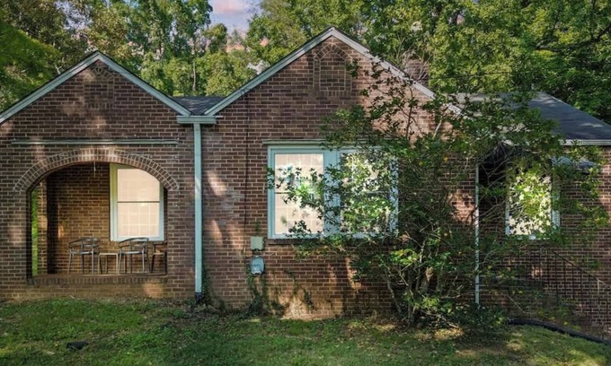 Knoxville House | 3 BR 1 BA SoKno Cottage (Neyland Stadium)