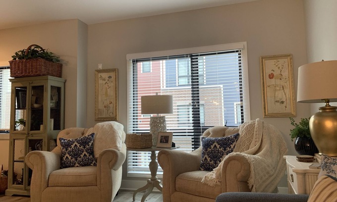 South Bend House | 3 BR/3BA NewTownhouse 1.5 miles from campus, walk to downtown restaurants.