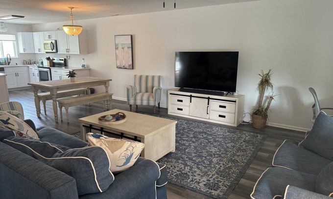 Savannah's Landing House | 3 BR End Unit Rowhouse 1 Mile to Bethany Boardwalk, Walk to Shops & Restaurants