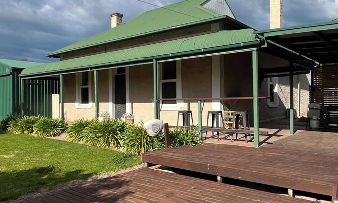 Clare House | 3 Brm Stone Home & large yard
