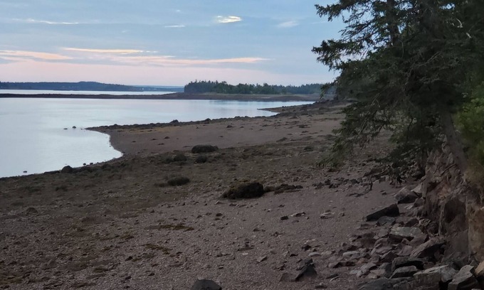 Lubec Cabin | 3 cabin family package, 4 kayaks,3 fire pits, full kitchens, no pet fee