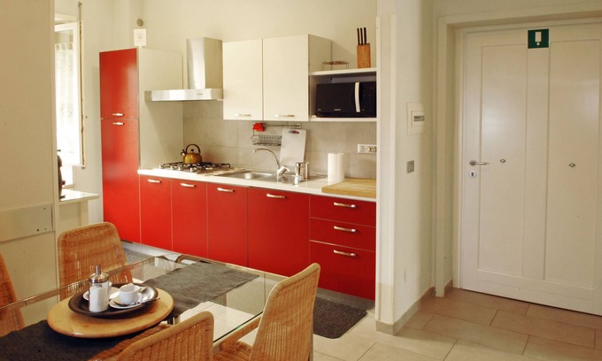 San Giovanni Apartment | 3 double bedrooms each with its own bathroom is 10 minutes from the Colosseum