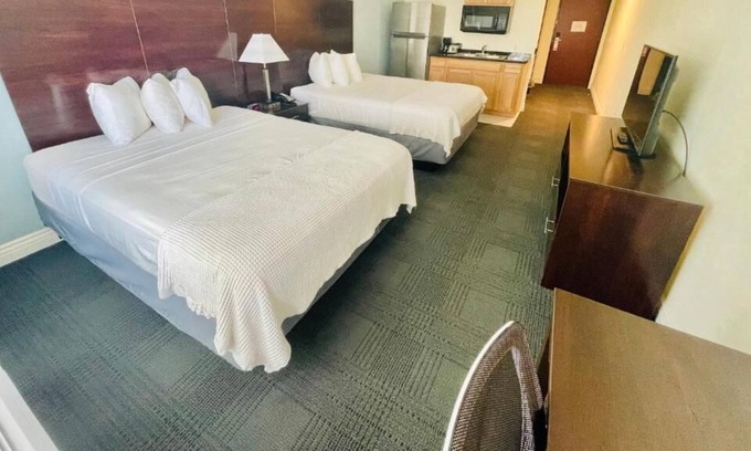 Cuero House | 3 Elegant Units, w/free parking, Walking Distance to Dewitt county courthouse