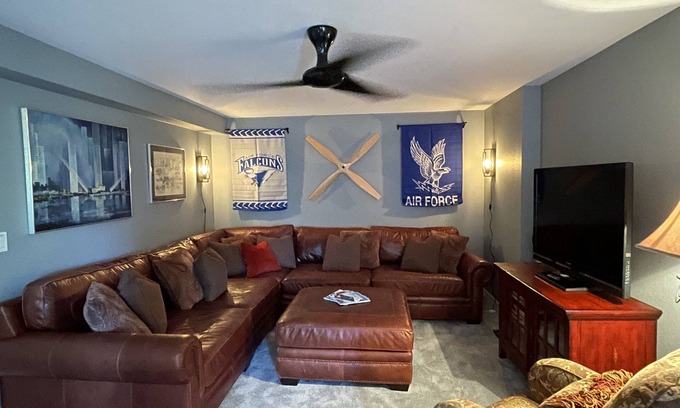 Gleneagle House | 3 KING Tmprpedc Beds <3 mi to USAFA @ Northgate Gleneagle/PRIVATE Entry 36" drs