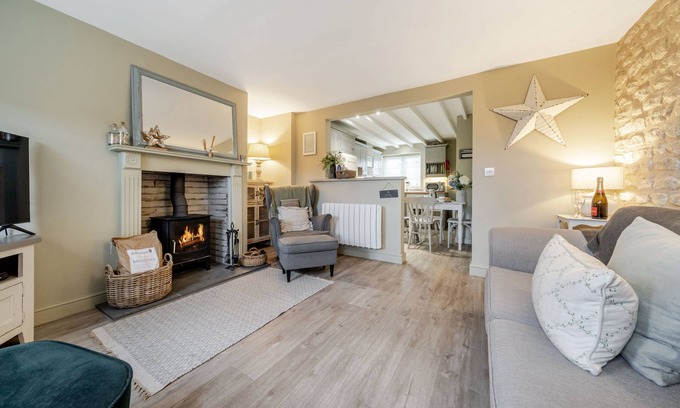 Burnham Market Cottage | 3 Lavender Cottage - sleeps 4 guests in 2 bedrooms