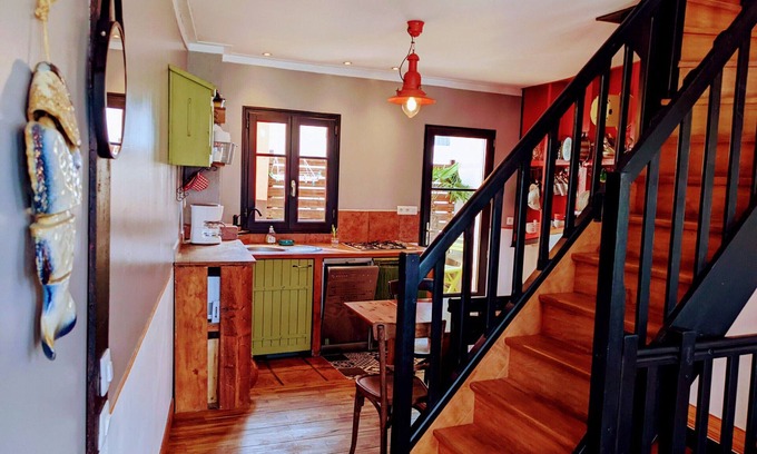 Le Palais House | 3-level house with terrace, 2 bedrooms, pets allowed – center of Le Palais