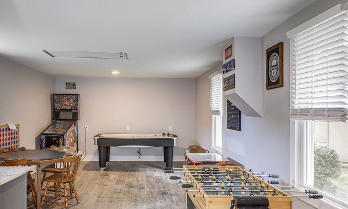 Sandusky House | 3 Mi to Cedar Point: Sunny Sandusky Home w/Yard