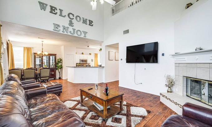 Euless House | 3 Mi to DFW: Pet-Friendly Euless Home